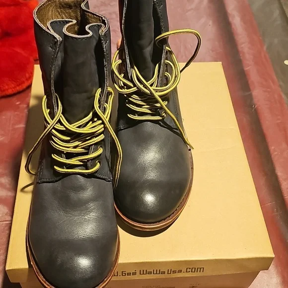 Gee Wawa Jacee Lace Up leather Boots Navy..size 7..excellent condition - Picture 2 of 7